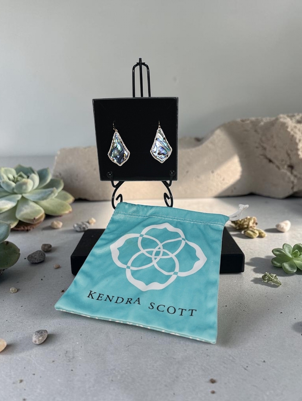 Kendra Scott Abalone Shell Statement Drop Earrings Iridescent Gold Tone NWOT - Picture 2 of 5